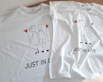 Тениски за двойки с надпис 'Just In Love' и персонализиран елемент